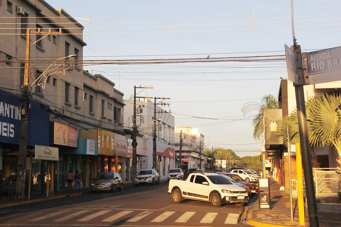 Comércio e supermercados têm horários definidos para feriados de abril em Adamantina e região